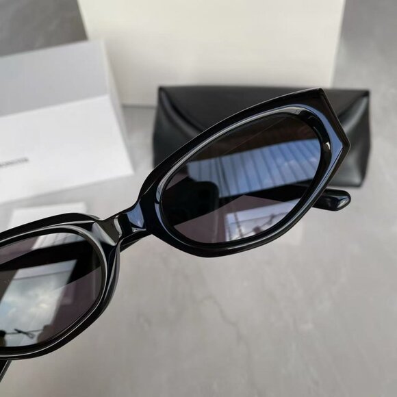 Gentle Monster Slim Cat Eye Black Sunglasses Dark Lens Designer Eyewear